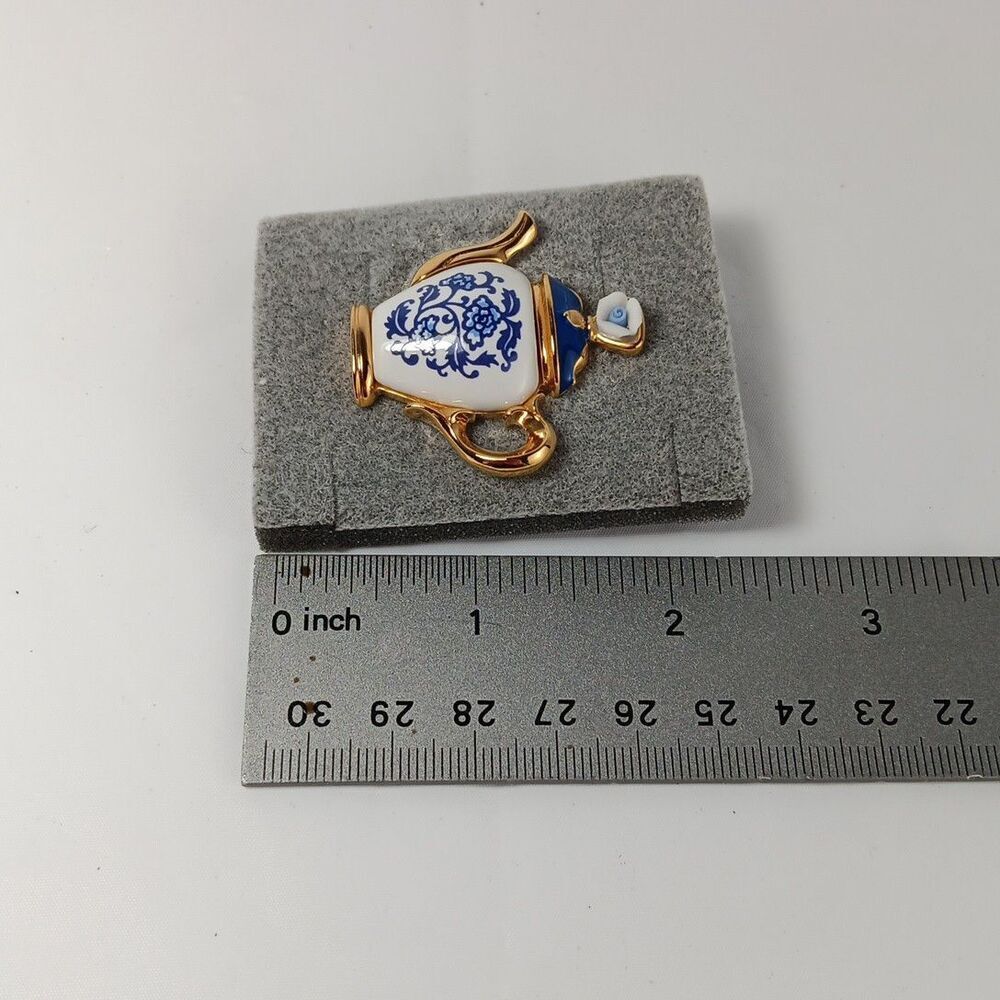 Avon Tea Time Novelty Pin Brooch Blue and White Floral Deft Blue Gold Trim - Picture 10 of 10